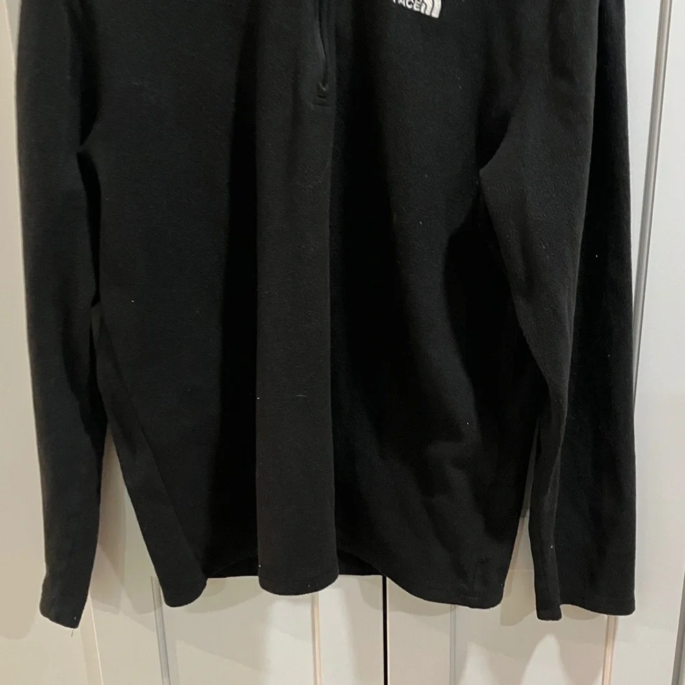 The North Face Men's Black Polyester 1/4 Quarter Zip Jacket Fleece